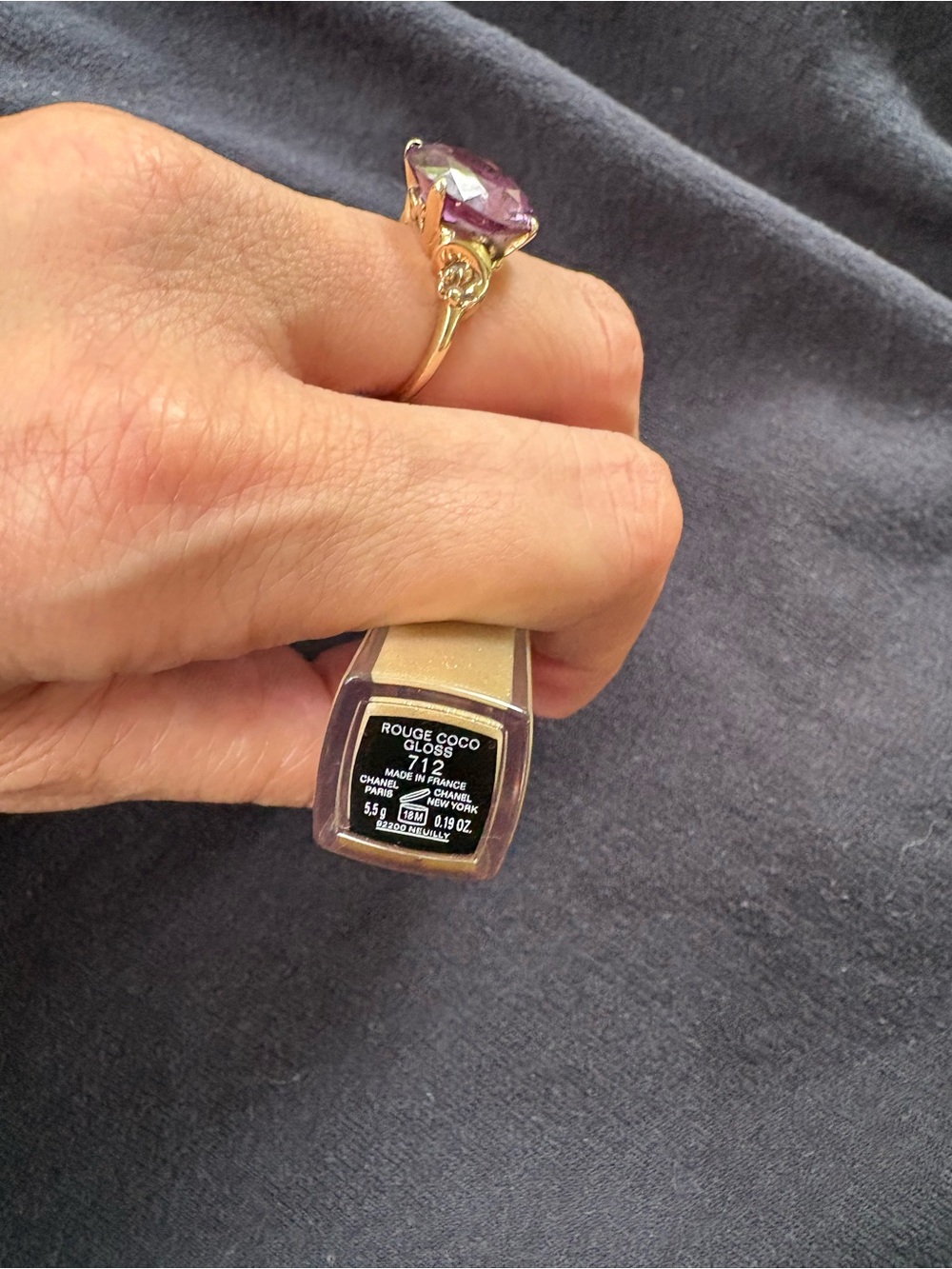 CHANEL ROUGE COCO GLOSS
Moisturizing Glossimer 712 - Picture 2 of 3